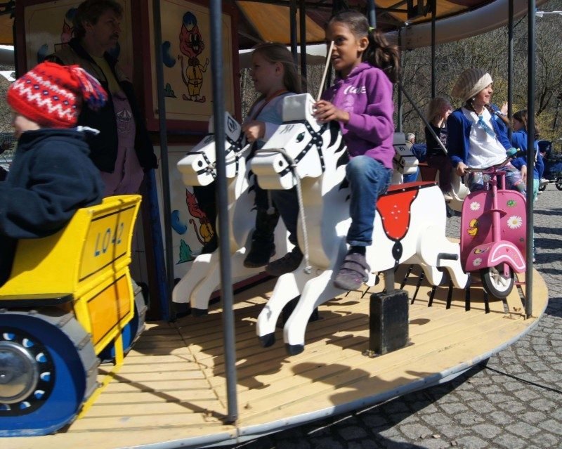 Kinder auf der Riitschuel am Osterbazar der Sihlau